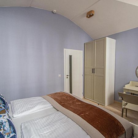 Modern And Spacious Apartments In City Center Прага Екстер'єр фото