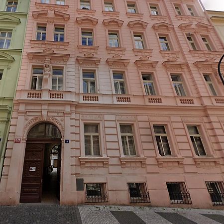 Modern And Spacious Apartments In City Center Прага Екстер'єр фото