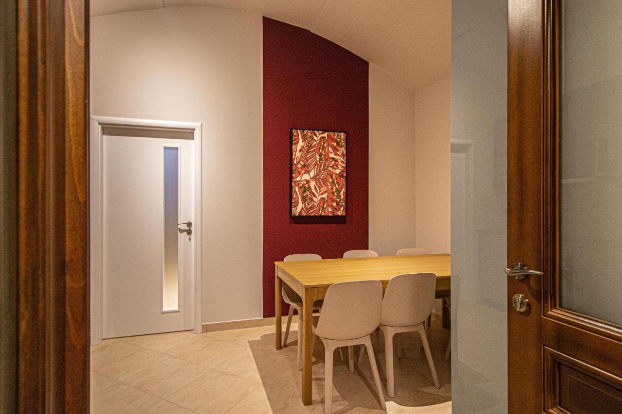 Modern And Spacious Apartments In City Center Прага Екстер'єр фото