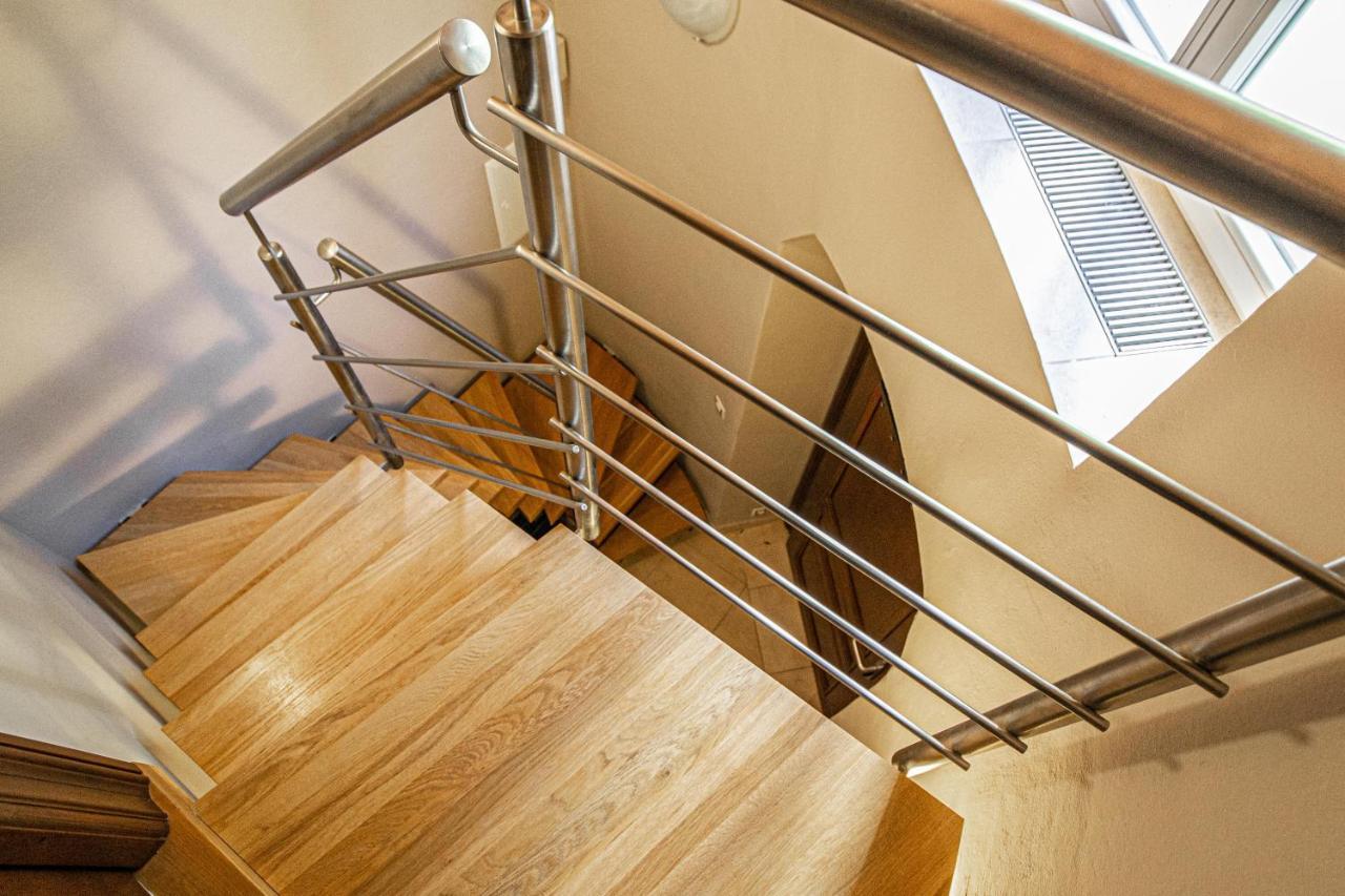 Modern And Spacious Apartments In City Center Прага Екстер'єр фото