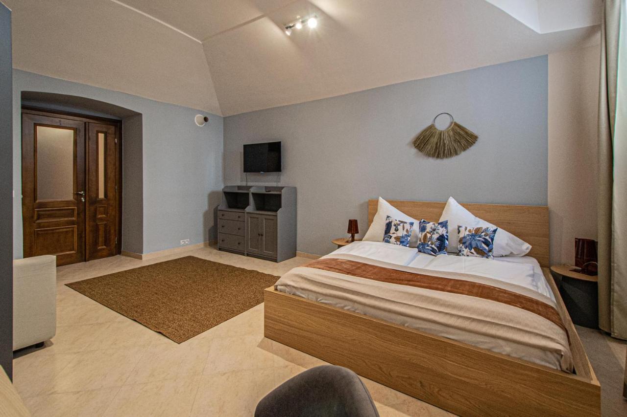 Modern And Spacious Apartments In City Center Прага Екстер'єр фото
