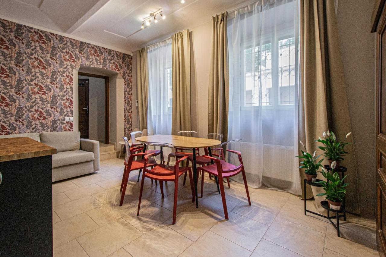 Modern And Spacious Apartments In City Center Прага Екстер'єр фото