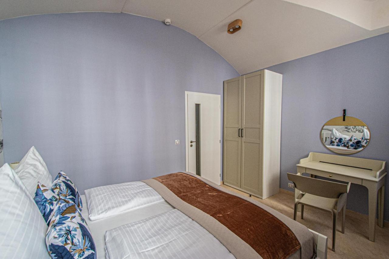 Modern And Spacious Apartments In City Center Прага Екстер'єр фото
