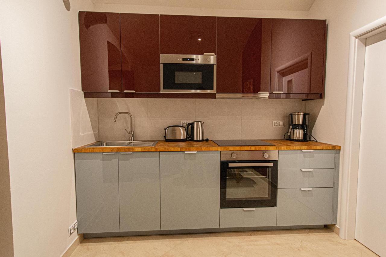 Modern And Spacious Apartments In City Center Прага Екстер'єр фото
