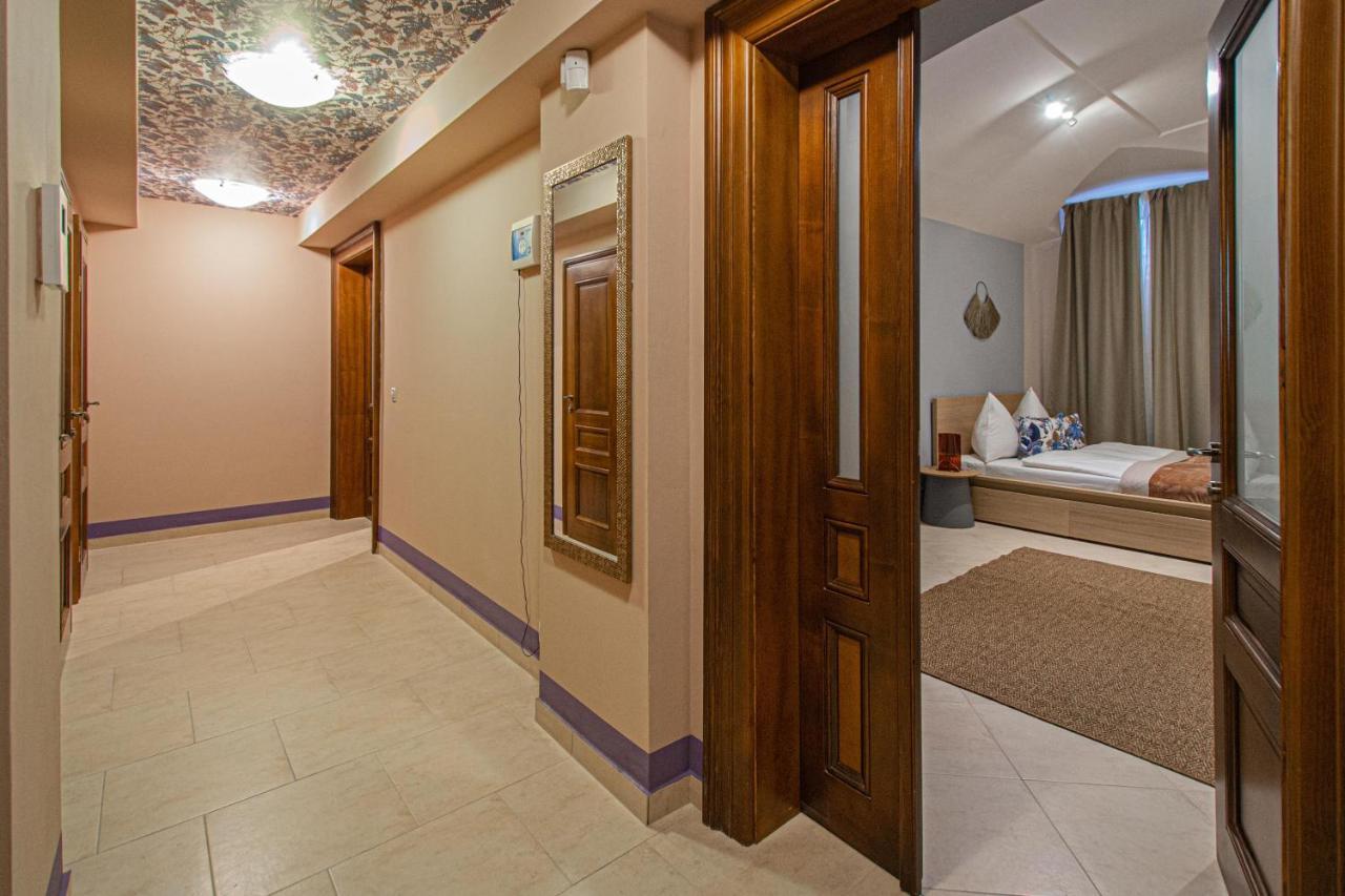 Modern And Spacious Apartments In City Center Прага Екстер'єр фото