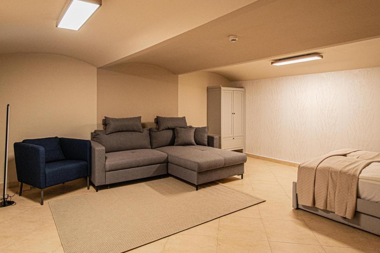 Modern And Spacious Apartments In City Center Прага Екстер'єр фото
