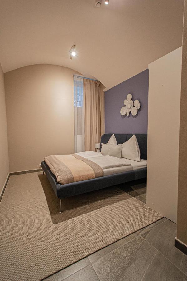 Modern And Spacious Apartments In City Center Прага Екстер'єр фото