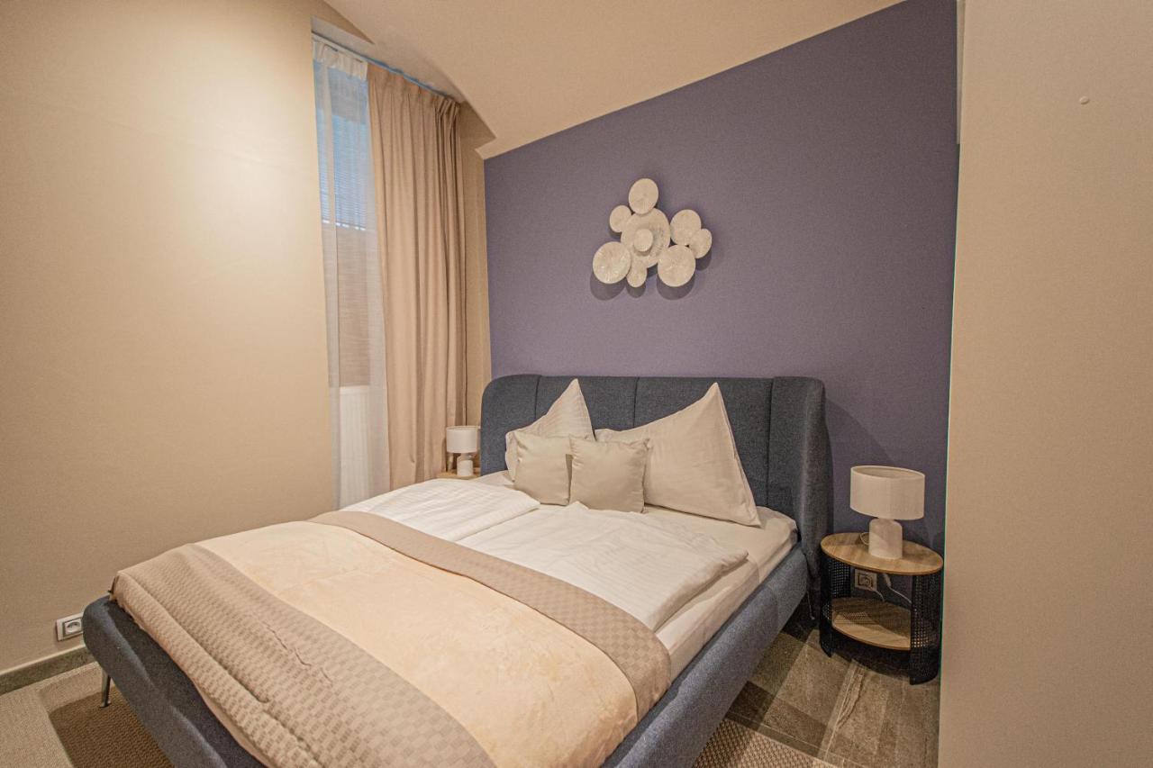 Modern And Spacious Apartments In City Center Прага Екстер'єр фото