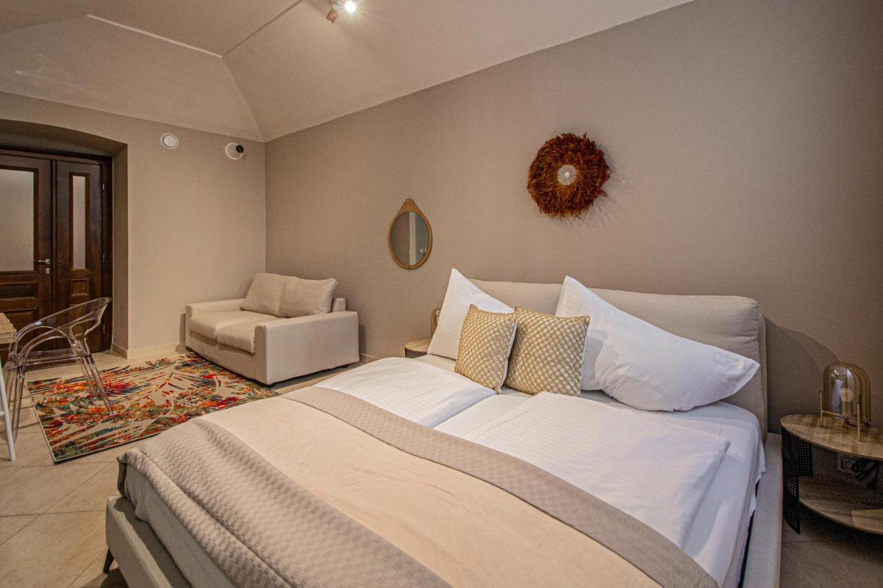 Modern And Spacious Apartments In City Center Прага Екстер'єр фото