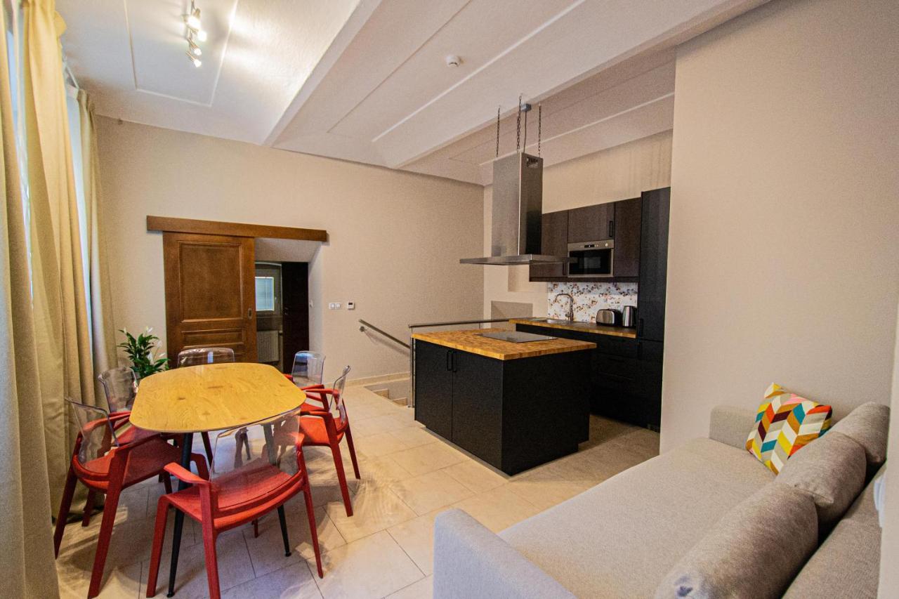 Modern And Spacious Apartments In City Center Прага Екстер'єр фото